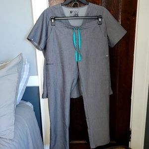 FIGS Casma L scrub top Yola M pants